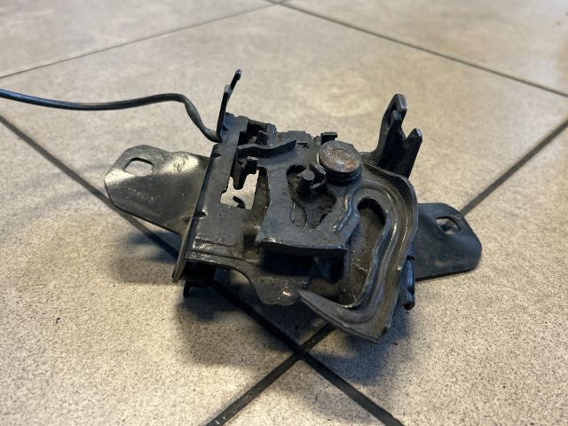 bontott VW GOLF IV Csomagtérajtó Zárszerkezet