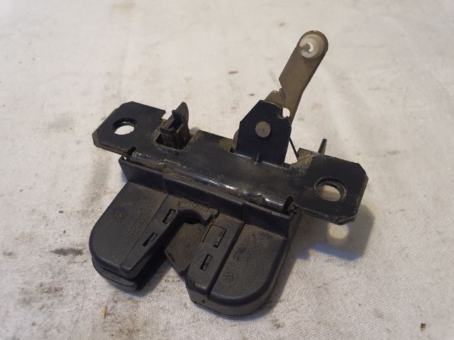 bontott VW GOLF IV Csomagtérajtó Zárszerkezet