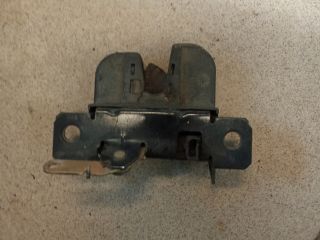 bontott VW GOLF IV Csomagtérajtó Zárszerkezet