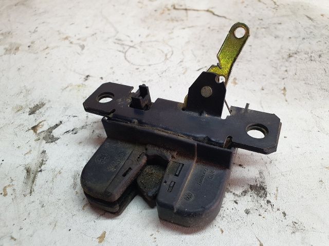 bontott VW GOLF IV Csomagtérajtó Zárszerkezet