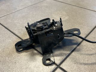 bontott VW GOLF IV Csomagtérajtó Zárszerkezet