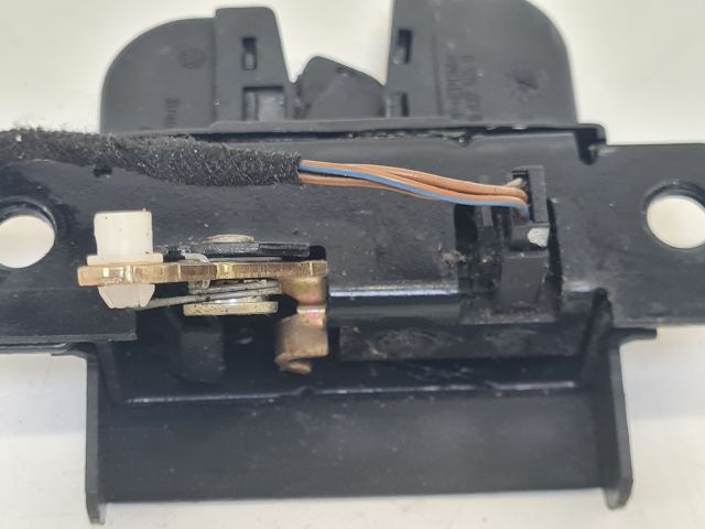 bontott VW GOLF IV Csomagtérajtó Zárszerkezet