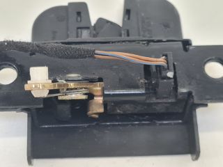 bontott VW GOLF IV Csomagtérajtó Zárszerkezet