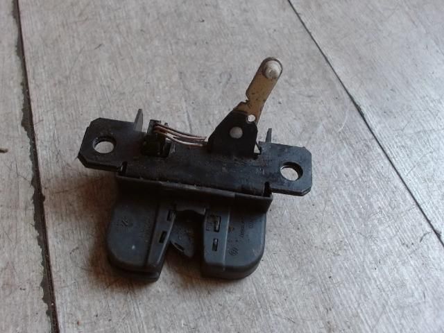 bontott VW GOLF IV Csomagtérajtó Zárszerkezet