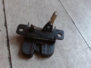 bontott VW GOLF IV Csomagtérajtó Zárszerkezet