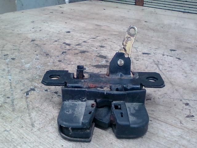 bontott VW GOLF IV Csomagtérajtó Zárszerkezet