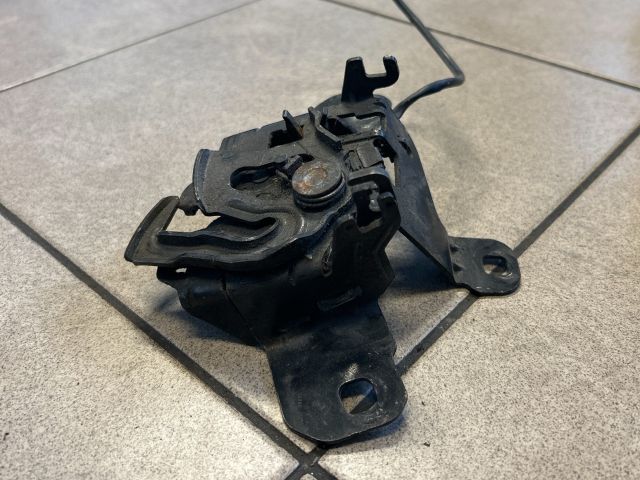 bontott VW GOLF IV Csomagtérajtó Zárszerkezet