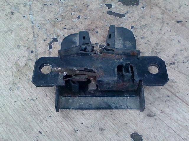 bontott VW GOLF IV Csomagtérajtó Zárszerkezet