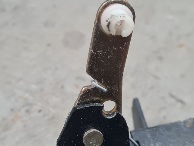 bontott VW GOLF IV Csomagtérajtó Zárszerkezet