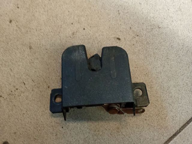 bontott VW GOLF IV Csomagtérajtó Zárszerkezet