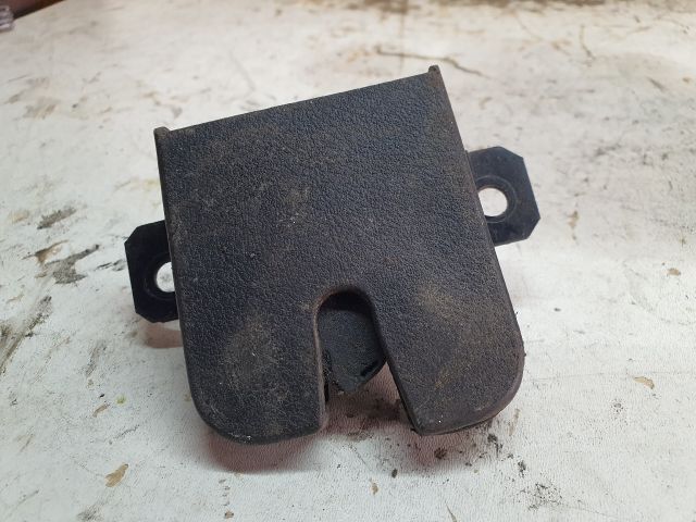 bontott VW GOLF IV Csomagtérajtó Zárszerkezet