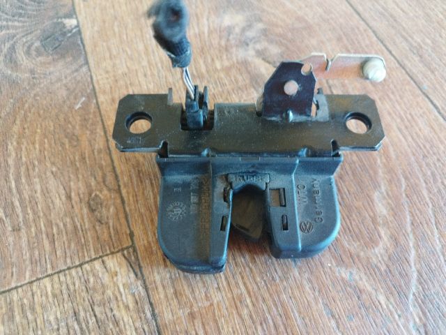 bontott VW GOLF IV Csomagtérajtó Zárszerkezet