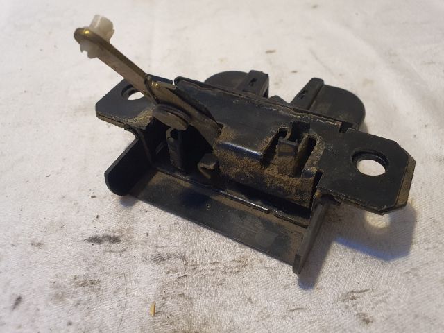 bontott VW GOLF IV Csomagtérajtó Zárszerkezet