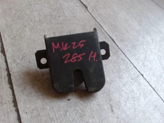 bontott VW GOLF IV Csomagtérajtó Zárszerkezet