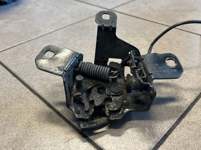 bontott VW GOLF IV Csomagtérajtó Zárszerkezet