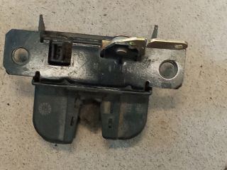 bontott VW GOLF IV Csomagtérajtó Zárszerkezet