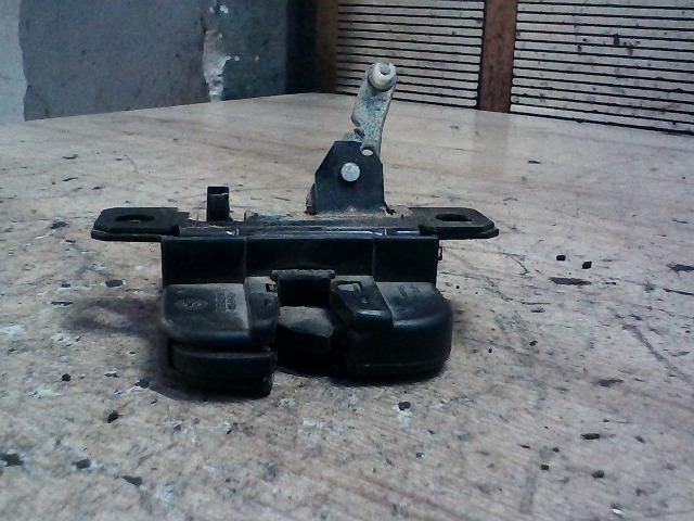 bontott VW GOLF IV Csomagtérajtó Zárszerkezet