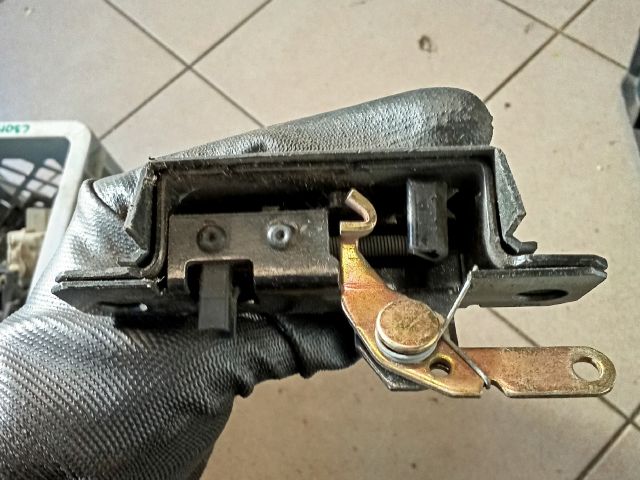 bontott VW GOLF IV Csomagtérajtó Zárszerkezet