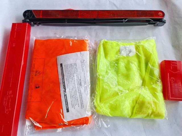 bontott VW GOLF IV Elakadásjelző Háromszög