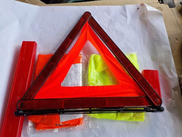 bontott VW GOLF IV Elakadásjelző Háromszög