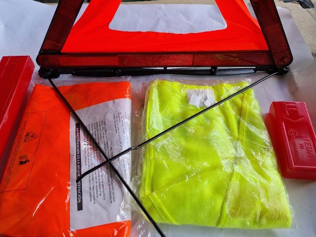 bontott VW GOLF IV Elakadásjelző Háromszög