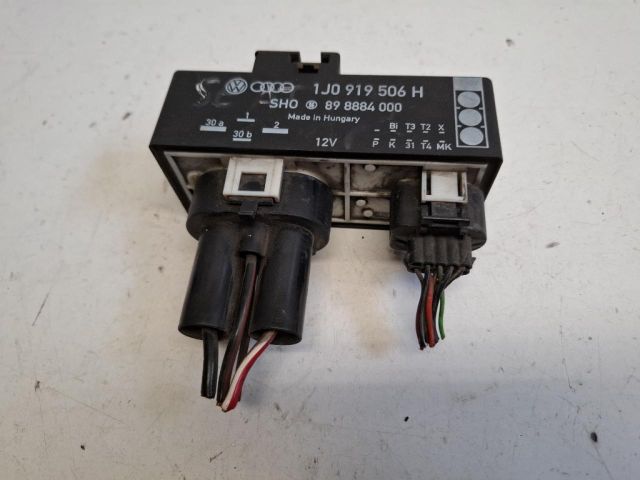 bontott VW GOLF IV Előtét Ellenállás Hűtőventilátor