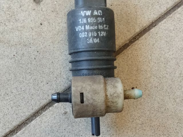 bontott VW GOLF IV Első Ablakmosó Szivattyú