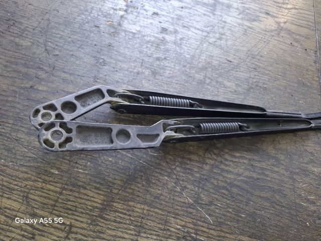 bontott VW GOLF IV Első Ablaktörlő Kar