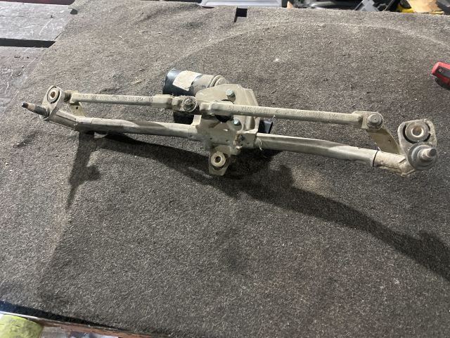 bontott VW GOLF IV Első Ablaktörlő Szerkezet Motorral