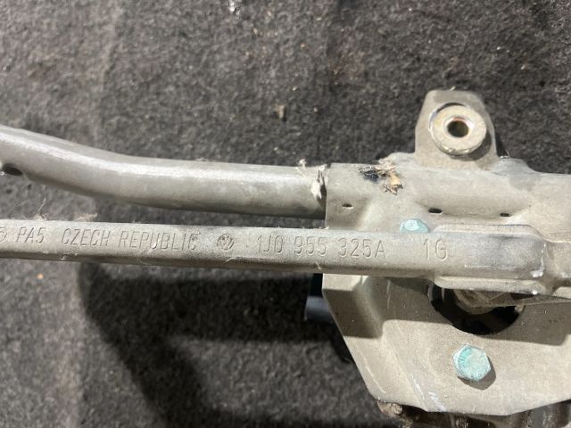 bontott VW GOLF IV Első Ablaktörlő Szerkezet Motorral