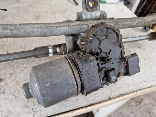 bontott VW GOLF IV Első Ablaktörlő Szerkezet Motorral