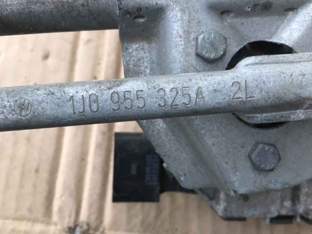 bontott VW GOLF IV Első Ablaktörlő Szerkezet Motorral