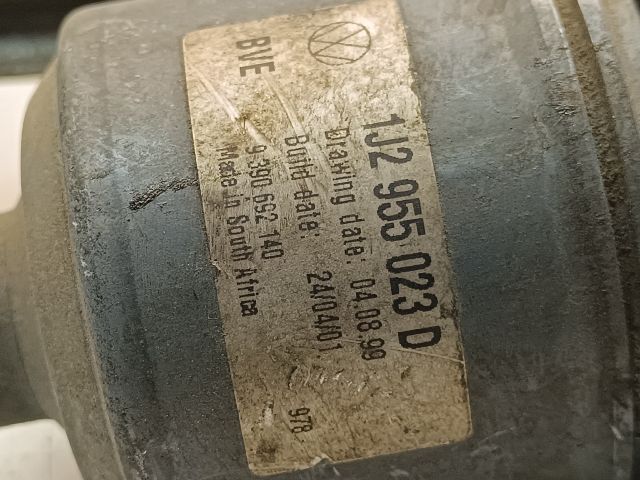 bontott VW GOLF IV Első Ablaktörlő Szerkezet Motorral