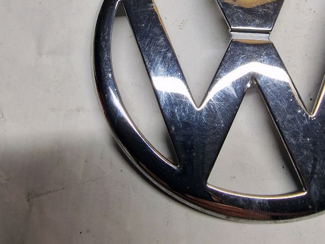 bontott VW GOLF IV Első Embléma