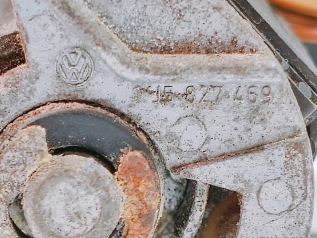 bontott VW GOLF IV Első Embléma