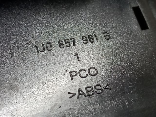 bontott VW GOLF IV Első Hamutartó