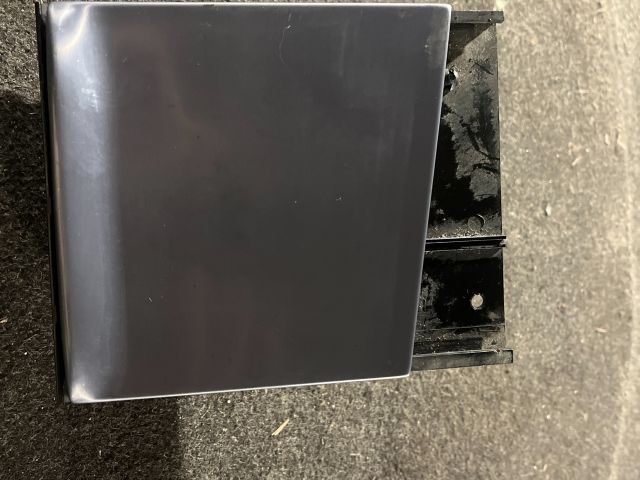 bontott VW GOLF IV Első Hamutartó