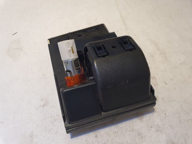 bontott VW GOLF IV Első Hamutartó