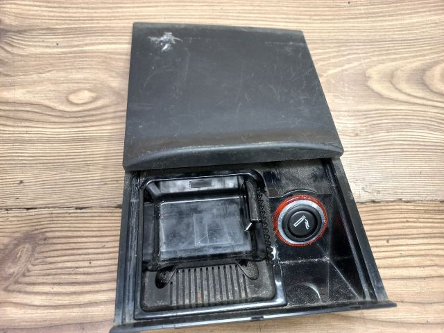 bontott VW GOLF IV Első Hamutartó