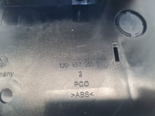 bontott VW GOLF IV Első Hamutartó