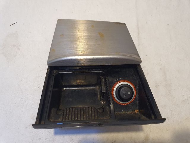 bontott VW GOLF IV Első Hamutartó