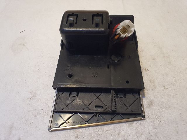 bontott VW GOLF IV Első Hamutartó