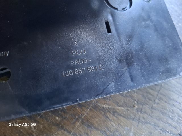 bontott VW GOLF IV Első Hamutartó