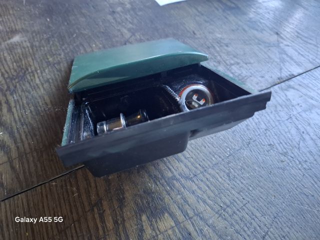 bontott VW GOLF IV Első Hamutartó