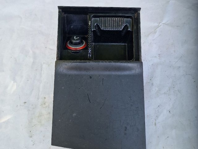 bontott VW GOLF IV Első Hamutartó