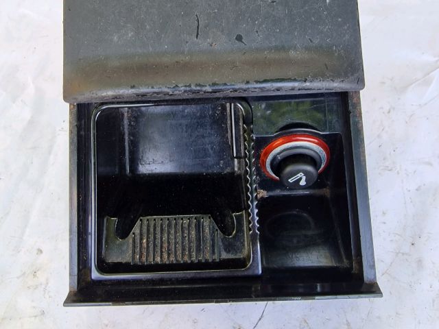 bontott VW GOLF IV Első Hamutartó