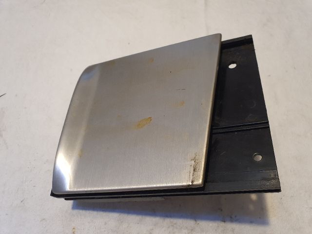 bontott VW GOLF IV Első Hamutartó