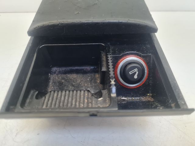 bontott VW GOLF IV Első Hamutartó