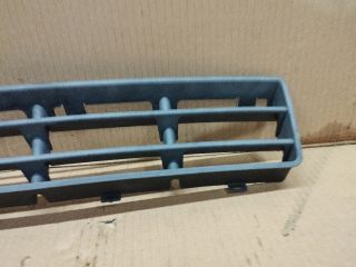 bontott VW GOLF IV Első Lökhárító Alsó Középső Díszrács