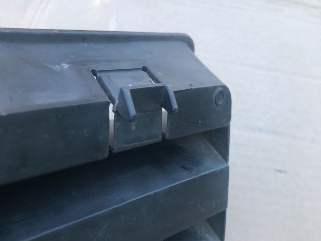 bontott VW GOLF IV Első Lökhárító Bal Díszrács